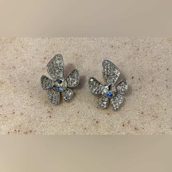 Elegant Silver Floral Earrings - Picture 1 of 2